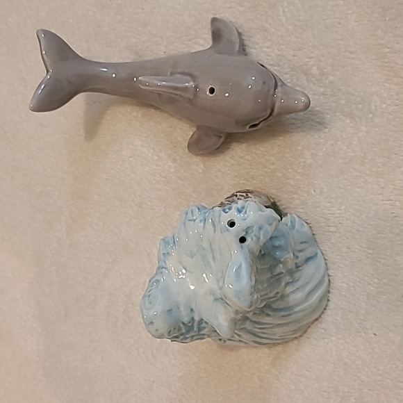 Ocean & 🐬  Dolpbin Salt🧂  & Pepper Shakers 🐬 - Picture 9 of 12